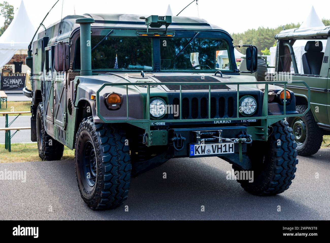 Linthe, ALLEMAGNE - 27 MAI 2023 : le véhicule à roues polyvalent haute mobilité (Humvee). Die Oldtimer Show 2023. Banque D'Images