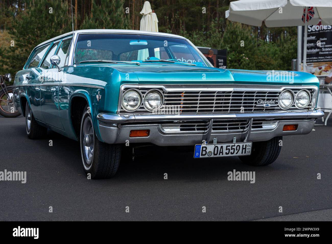 Linthe, ALLEMAGNE - 27 MAI 2023 : la voiture pleine grandeur Chevrolet Bel Air Wagon, 1966. Die Oldtimer Show 2023. Banque D'Images