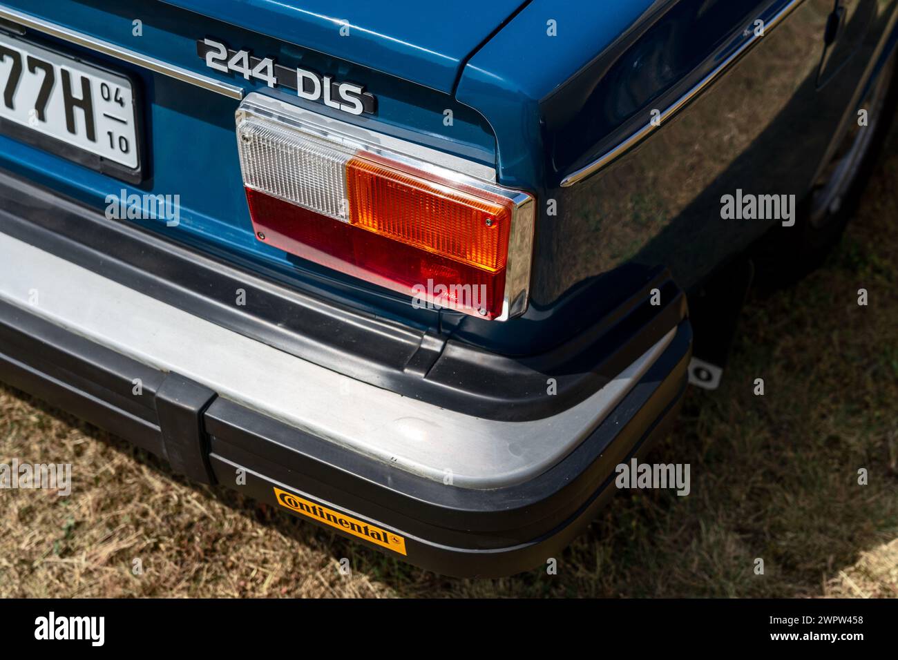 Linthe, ALLEMAGNE - 27 MAI 2023 : le fragment de la voiture de luxe Volvo 244 DLS, 1977. Modèle d'exportation vers l'ancienne République démocratique allemande. Die Oldtimer Banque D'Images