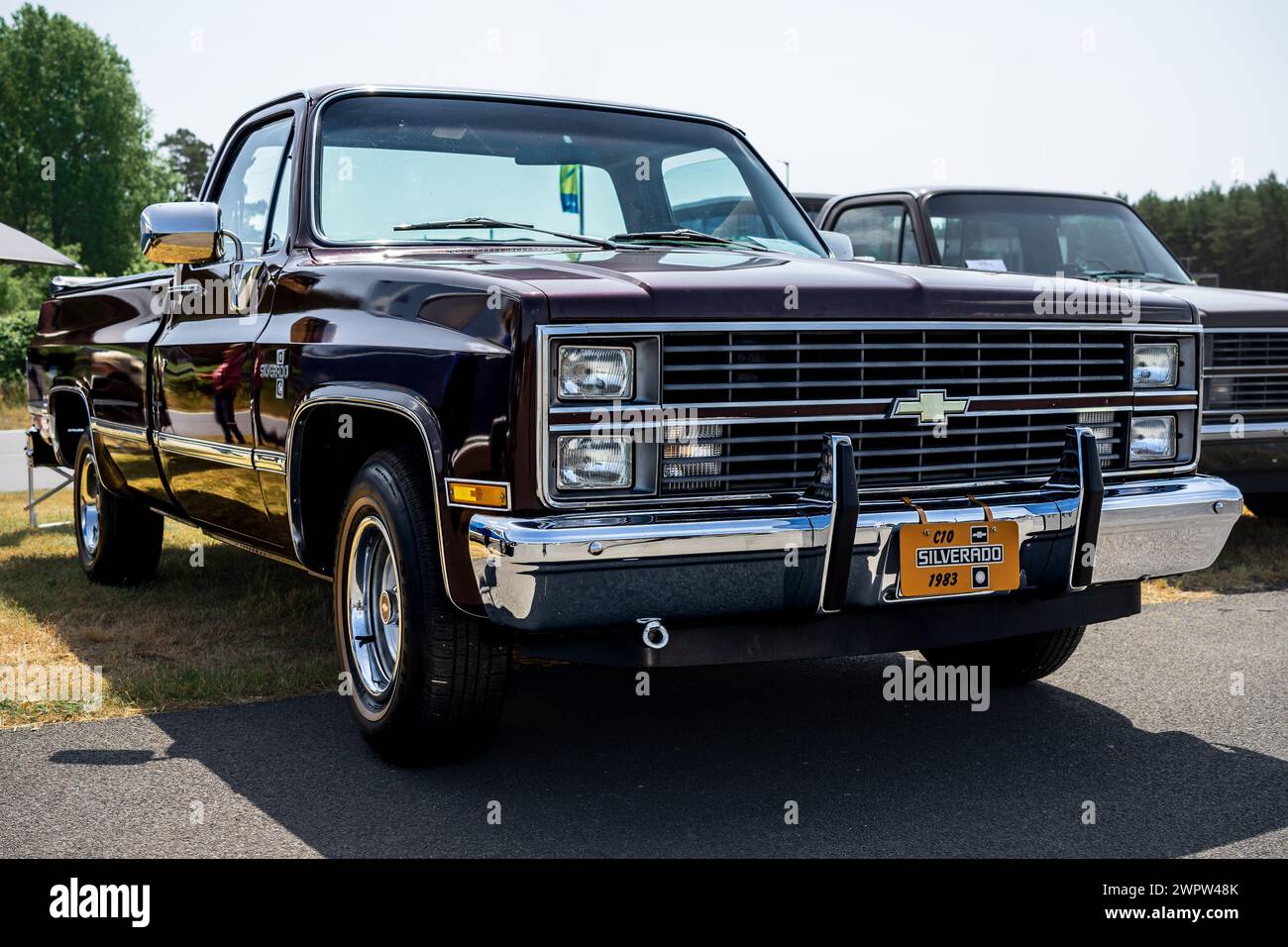 Linthe, ALLEMAGNE - 27 MAI 2023 : le camion pleine grandeur Chevrolet C10 Silverade. Die Oldtimer Show 2023. Banque D'Images