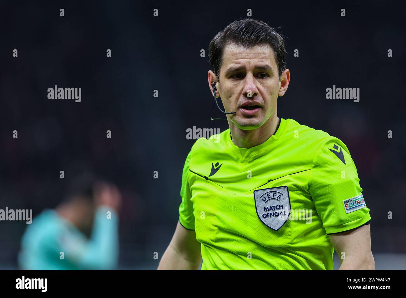 Arbitre Halil Umut Meler vu lors de la ronde 16 . Étape 1 de 2 UEFA Europa League 2023/2024 entre l'AC Milan et le SK Slavia Praha au stade San Siro. Score final ; Milan 4:2 Slavia Praha. Banque D'Images