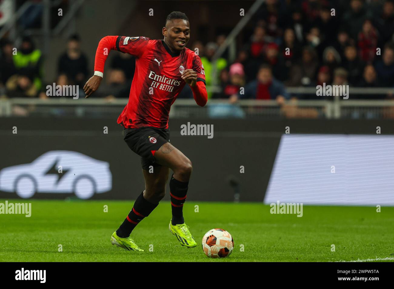 Milan, Italie. 07 mars 2024. Rafael Leao de l'AC Milan vu en action lors du Round of 16 . Étape 1 de 2 UEFA Europa League 2023/2024 entre l'AC Milan et le SK Slavia Praha au stade San Siro. Score final ; Milan 4:2 Slavia Praha. (Photo de Fabrizio Carabelli/SOPA images/Sipa USA) crédit : Sipa USA/Alamy Live News Banque D'Images