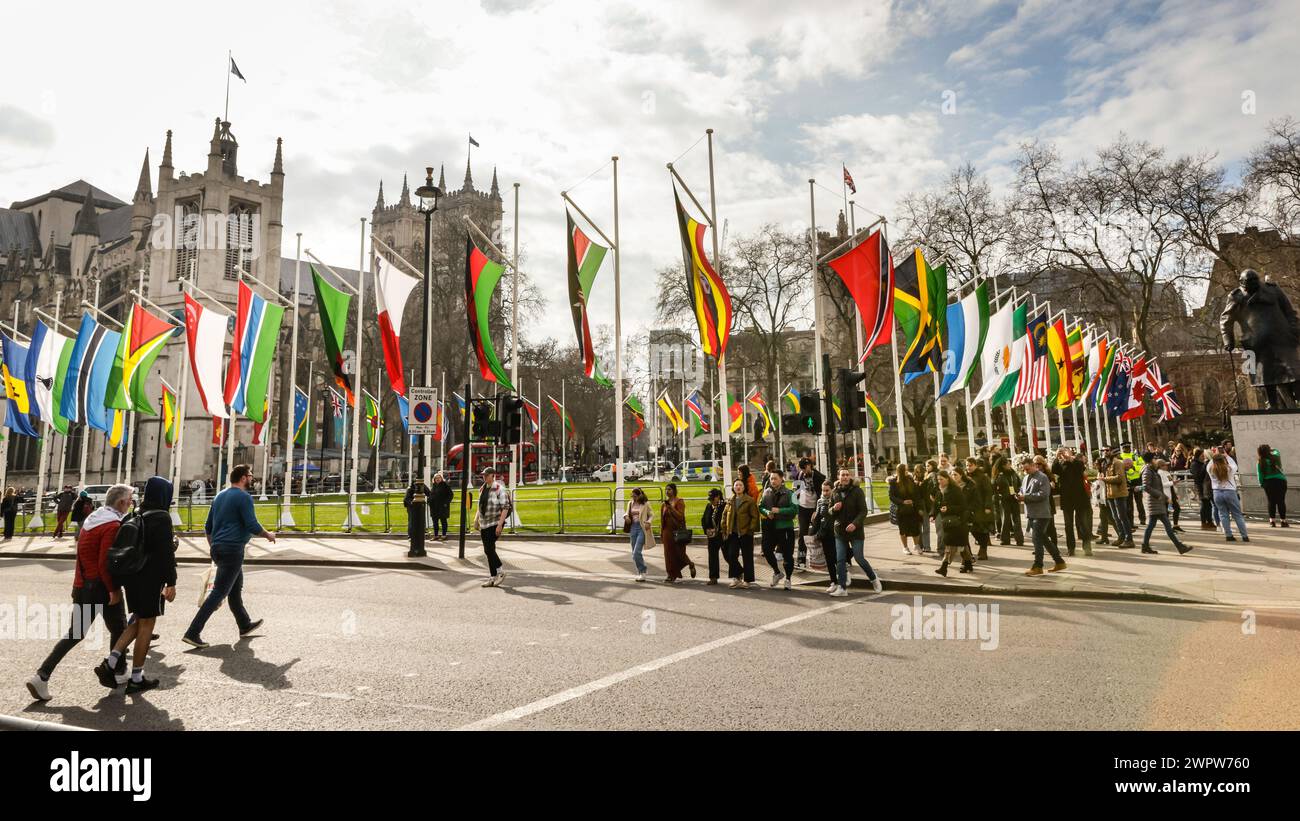 Londres, Royaume-Uni. 09 mars 2024. Les drapeaux de la Nation du Commonwealth ont été hissés autour de Parliament Square, dans le centre de Londres, à l'approche de la Journée du Commonwealth annuelle, qui aura lieu cette année le 11 mars. Crédit : Imageplotter/Alamy Live News Banque D'Images