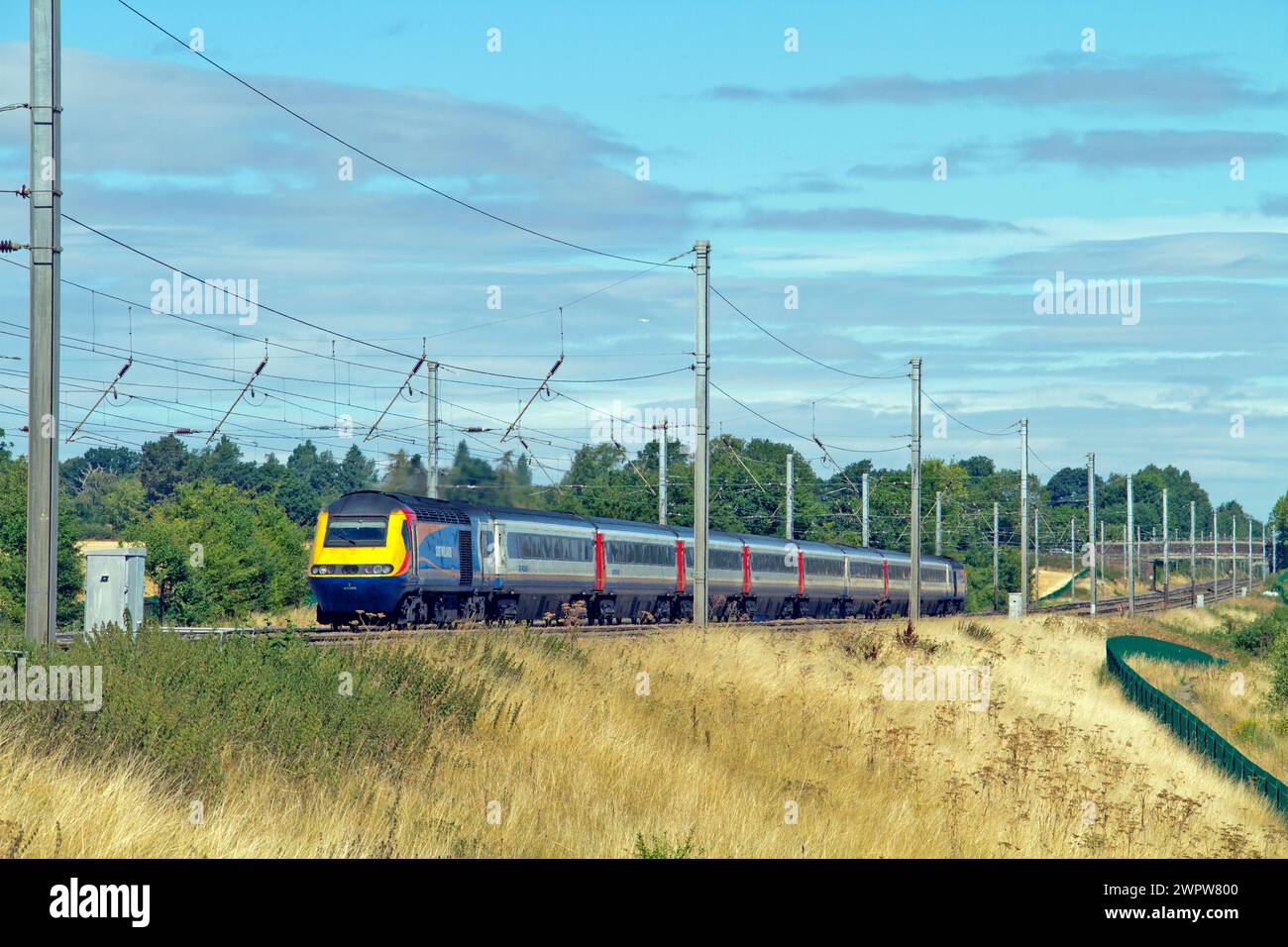 Une Midland Mainline HST formée de voitures motorisées numéros 43089 et 43073 à Ayres End le 2 août 2018. Banque D'Images