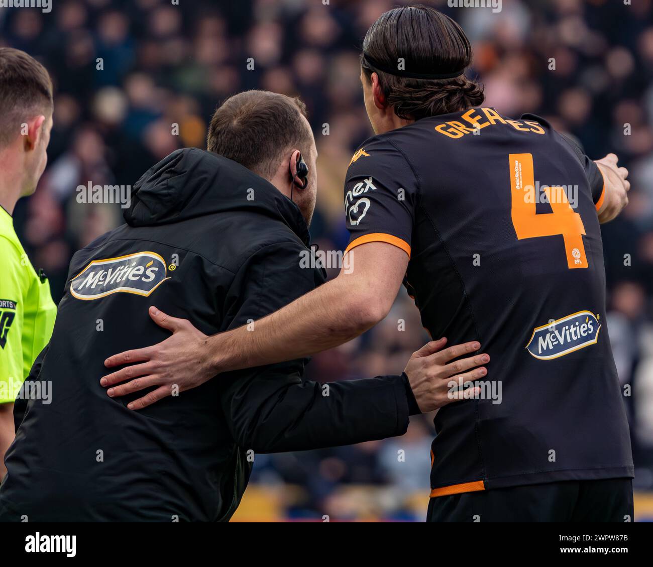 HULL, ROYAUME-UNI. 9 mars 2024. EFL Championship Football League : Hull City AFC contre Leicester City FC. Jacob Greaves de Hull City suit les instructions de la ligne de touche. Crédit Paul Whitehurst/Alamy Live News Banque D'Images