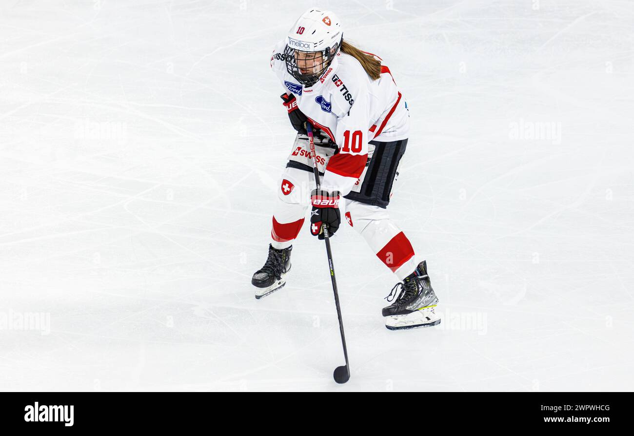 #10 Janine Hauser, Verteidigerin Schweizer Eishockey Frauen-Nationalteam. (Kloten, Schweiz, 24.08.2023) Banque D'Images