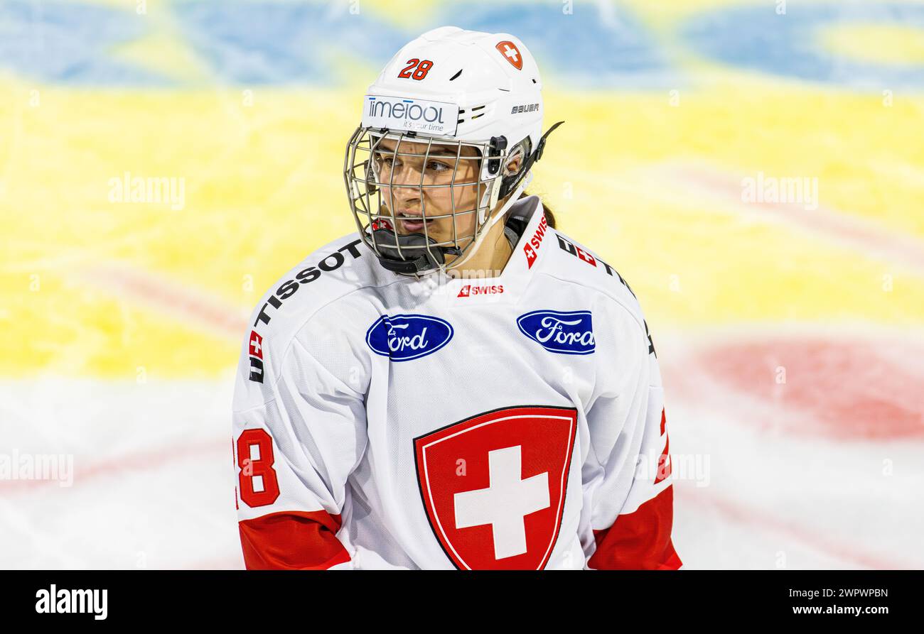 #28 Alina Marti, Stürmerin Schweizer Eishockey Frauen Nationalteam. (Kloten, Schweiz, 25.08.2023) Banque D'Images