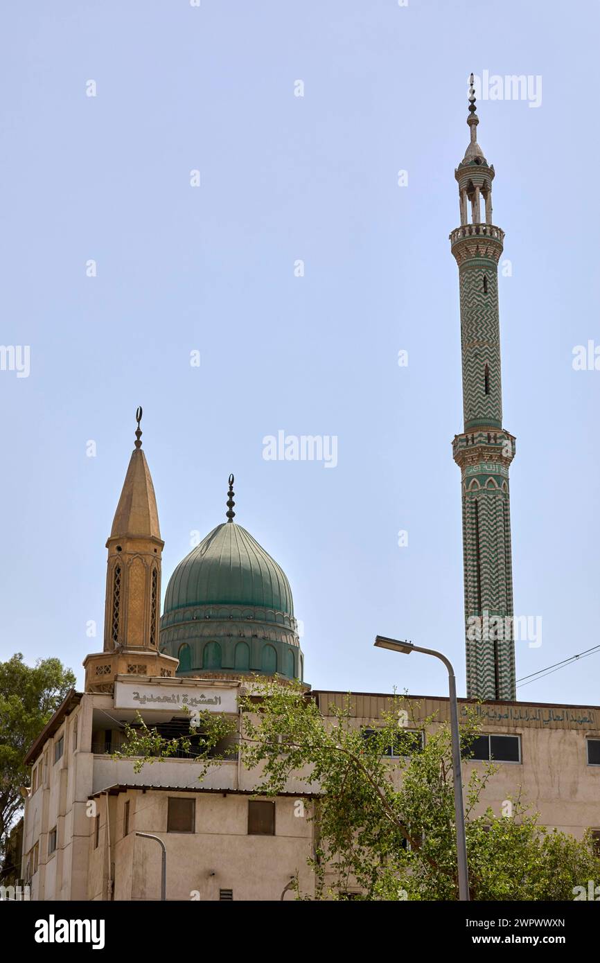 Mosquée Al Ashera Al Muhammadiyah, Cité des morts, cimetière du Nord au Caire, Egypte Banque D'Images
