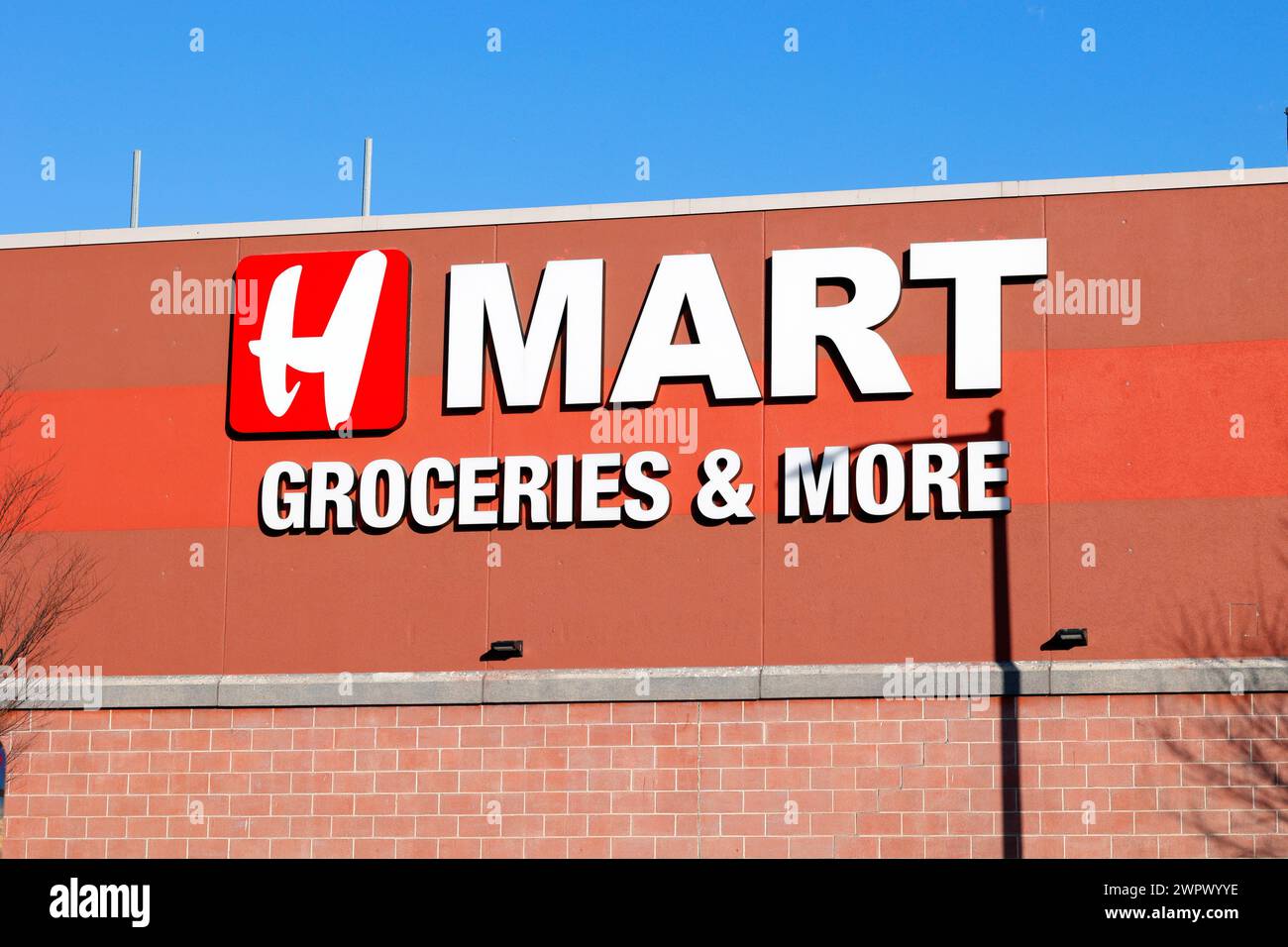 Signalétique pour HMart, un supermarché coréen-américain et une chaîne d'épicerie asiatique à New York Banque D'Images