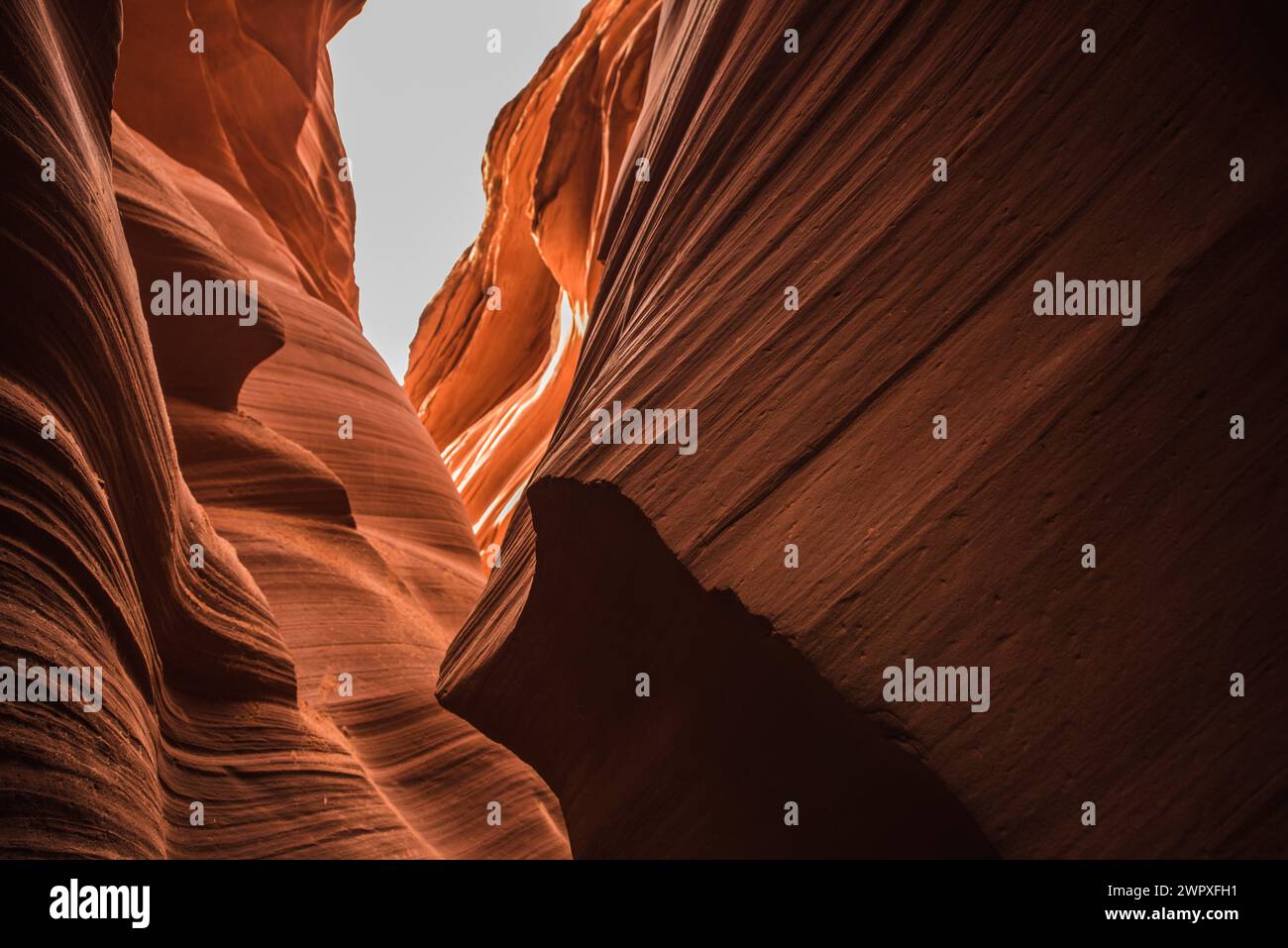 Formations rocheuses de grès rouge à Lower Antelope Canyon à Lechee, Arizona Banque D'Images