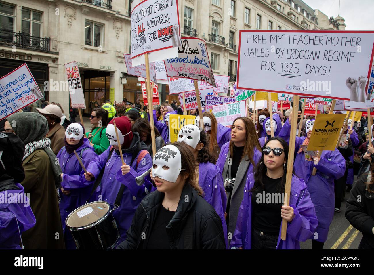 Londres, Royaume-Uni. 9 mars 2024. Les femmes se sont rassemblées pour la manifestation annuelle 'million Women Rise' le week-end international des femmes pour se rassembler contre la violence à l'égard des femmes. Crédit : Kiki Streitberger/Alamy Live News Banque D'Images