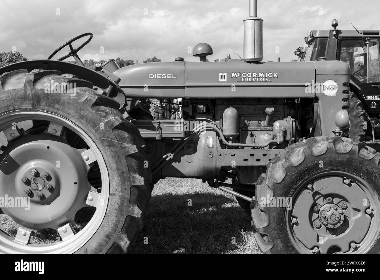 Drayton.Somerset.royaume-Uni.19 août 2023.Un tracteur sans route B450 restauré de 1964 est exposé lors d'un événement agricole d'antan Banque D'Images