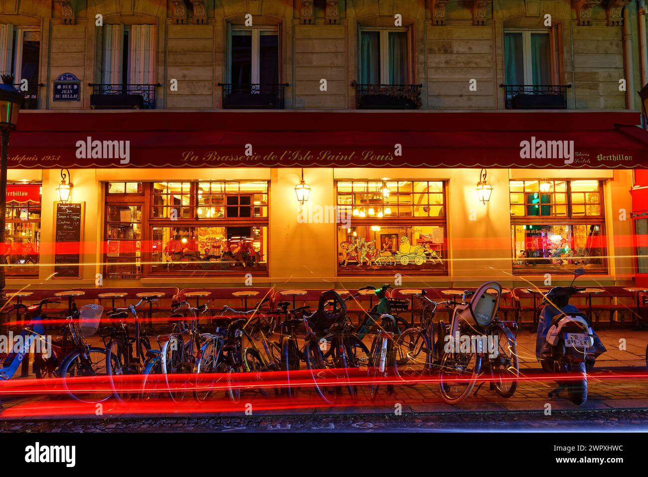 La célèbre brasserie de l'Isle Saint Louis située près de la cathédrale notre Dame à Paris, France. Banque D'Images