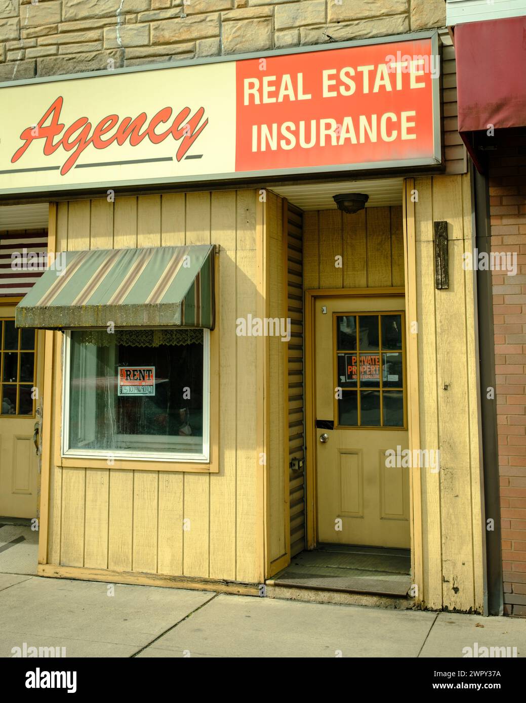 Immobilier & assurance signe vintage à Mahanoy City, Pennsylvanie Banque D'Images