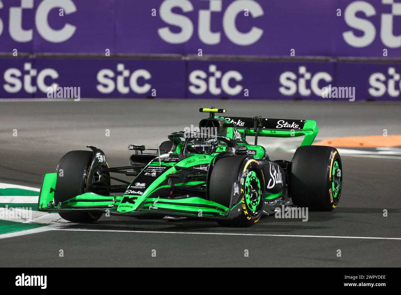 Djeddah, Arabie Saoudite. 9 mars 2024. Zhou Guanyu, pilote chinois de Kick Sauber Ferrari, participe au Grand Prix saoudien de formule 1 sur le circuit de la Corniche de Djeddah, en Arabie Saoudite, le 9 mars 2024. Crédit : Qian Jun/Xinhua/Alamy Live News Banque D'Images
