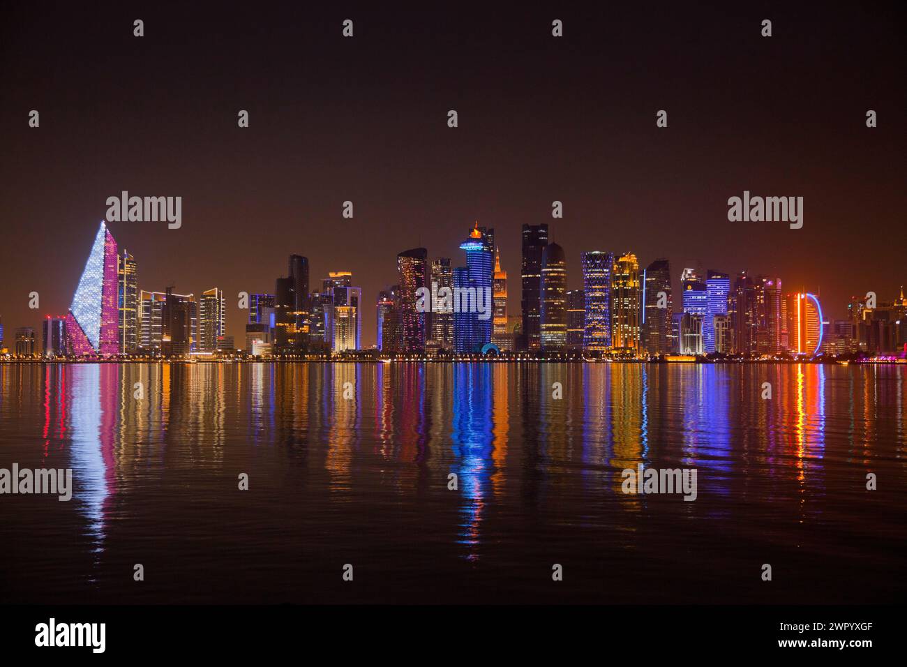 Doha, paysage nocturne de la ville, Qatar, Doha, Banque D'Images