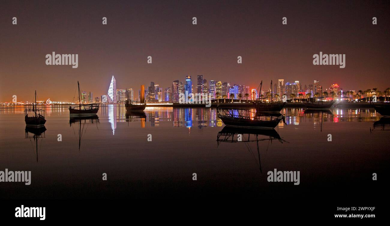 Doha, paysage nocturne de la ville, Qatar, Doha, Banque D'Images