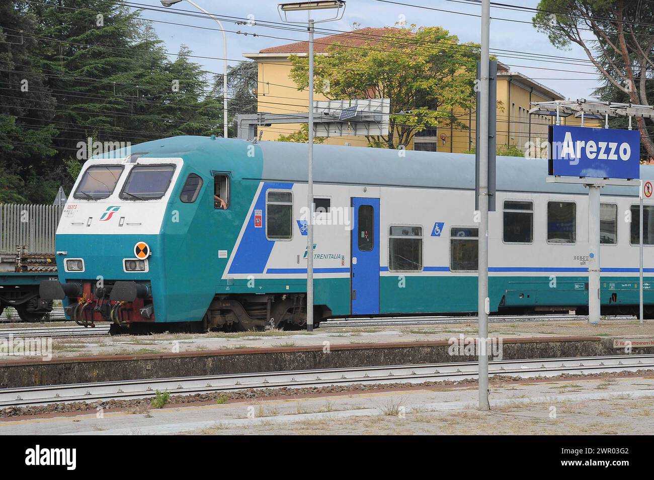 Stazione Ferroviaria con treni e passeggeri / Gare avec trains et passagers Banque D'Images