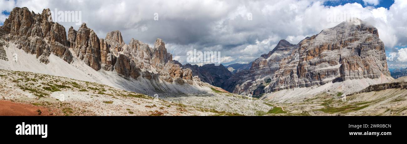 Vallée Val Travenanzes et paroi rocheuse à Tofane gruppe, Mont Tofana de Rozes, Alpes montagnes Dolomites, parc national de Fanes, Italie Banque D'Images