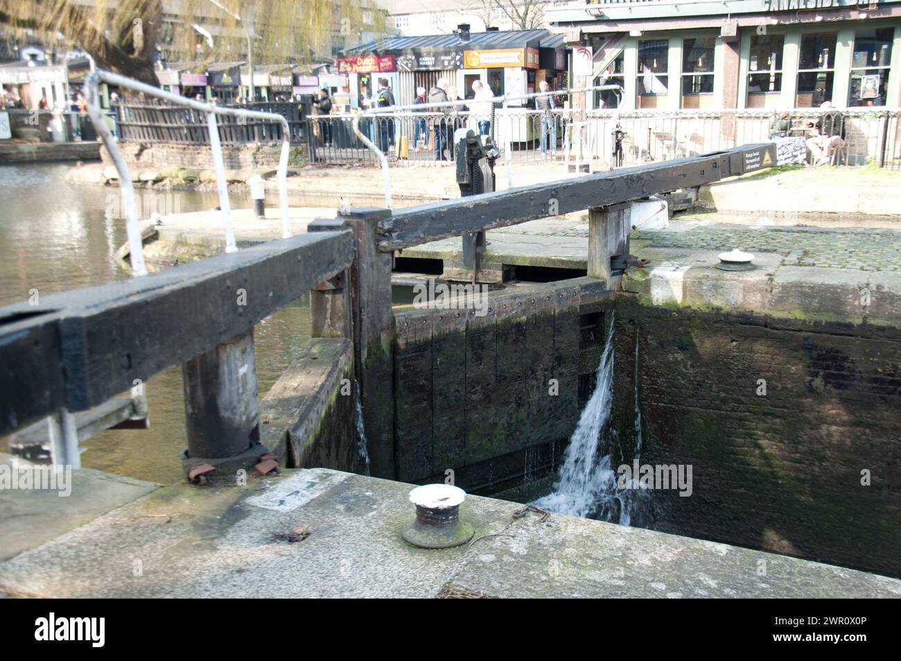 Hampstead Road Lock ; Regent's canal ; Camden ; Londres, Royaume-Uni Banque D'Images