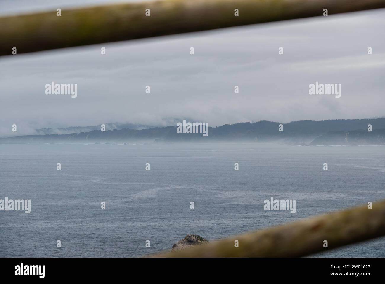 El faro de Cabo Ortegal, en Cariño (A Coruña), es uno de los más escénicos de la costa Española. Banque D'Images