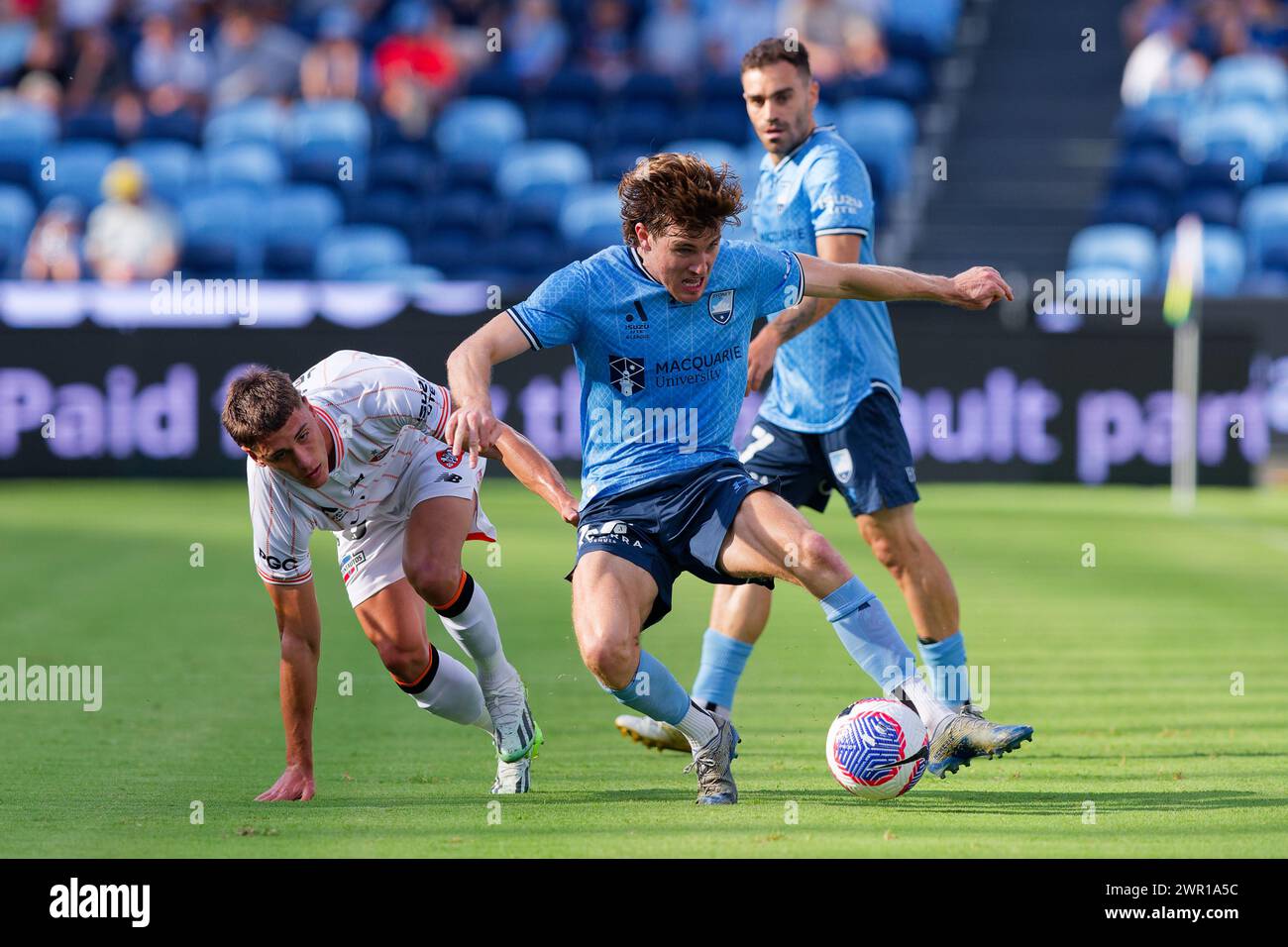 Sydney, Australie. 10 mars 2024. Max Burgess du Sydney FC contrôle le ballon lors du match de A-League Men Rd20 entre le Sydney FC et Brisbane Roar au stade Allianz le 10 mars 2024 à Sydney, Australie crédit : IOIO IMAGES/Alamy Live News Banque D'Images