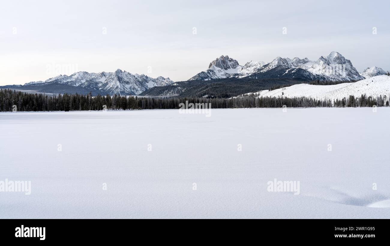 Idaho Sawtooth Mountains et Redfish Lake en hiver Banque D'Images