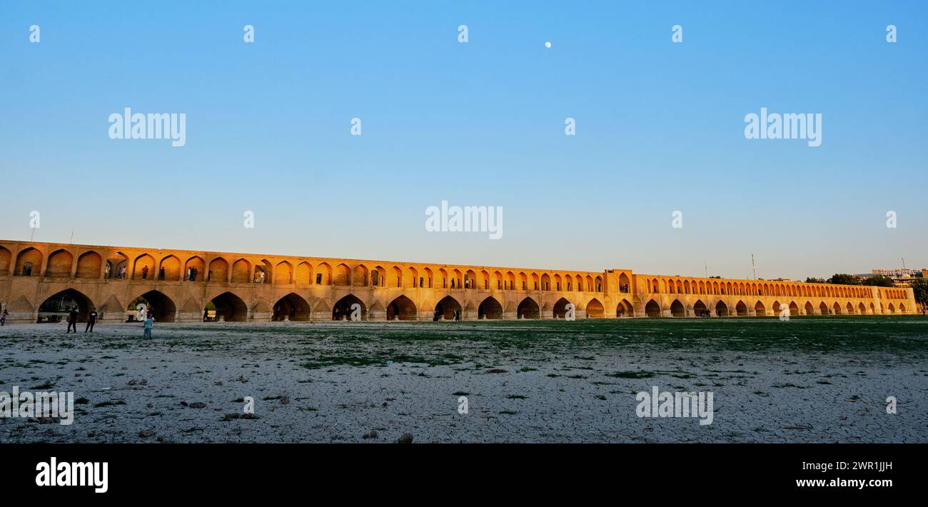 Ispahan, Iran, 30 juin 2023 : Pont si-o-se-pol, nom du pont Allahverdi Khan Banque D'Images
