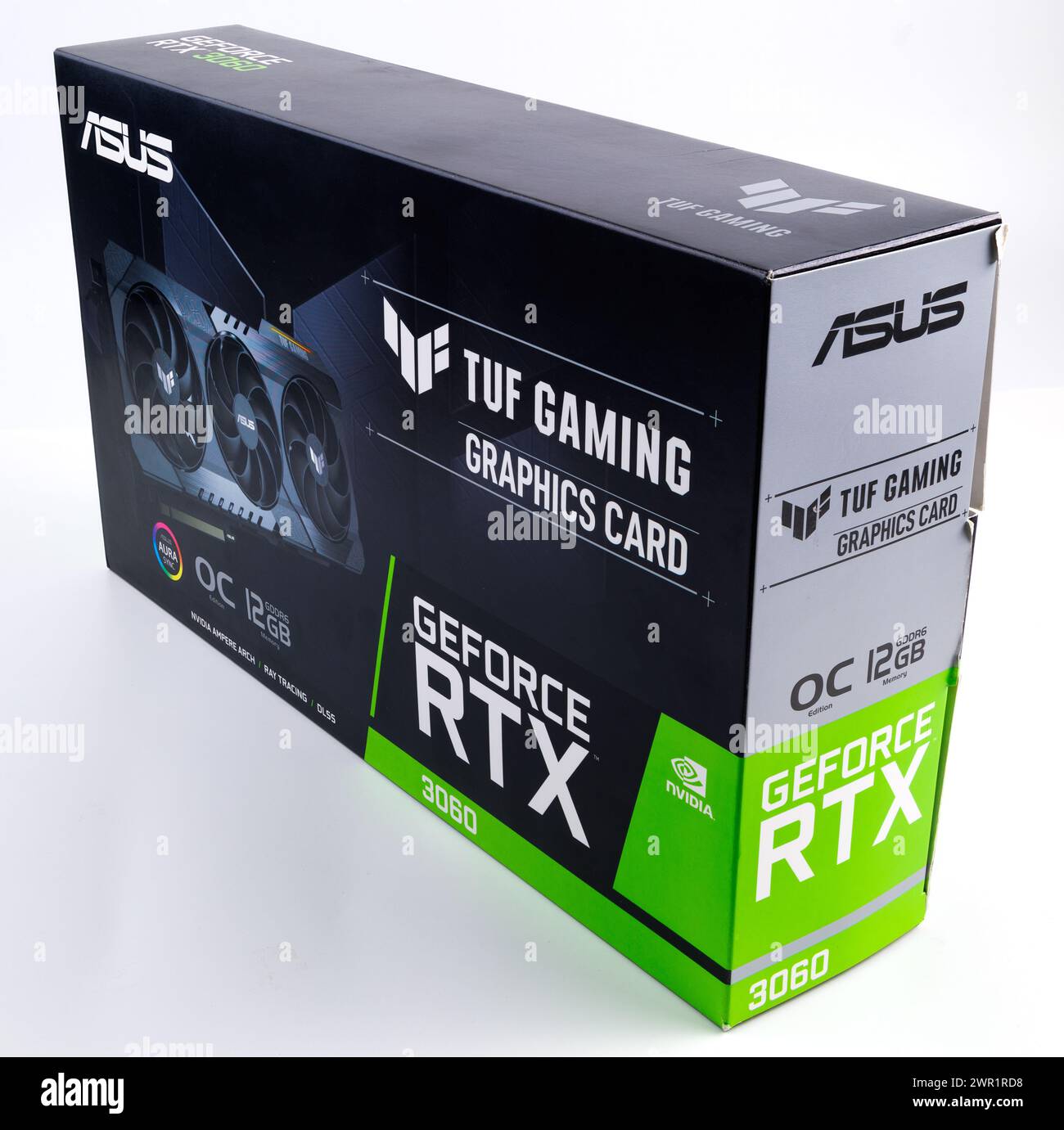 Boîte en carton de carte graphique NVIDIA RTX 3060 OC 12g TUF gaming sur fond blanc Banque D'Images