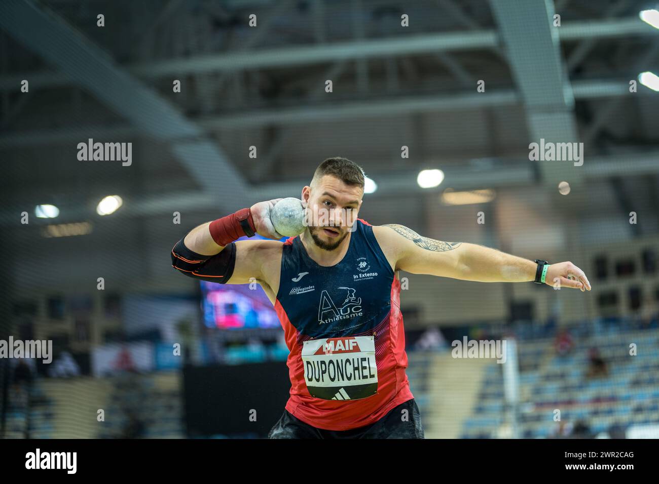 Antoine Duponchel se classe au 5e rang du lancer de poids lors des championnats de France d’athlétisme en salle au stade Métropole. Les championnats de France d’athlétisme en salle se tiendront les 17 et 18 février 2024 et réuniront les athlètes français dans une compétition qui pourra les aider à atteindre la qualification olympique mondiale. Banque D'Images