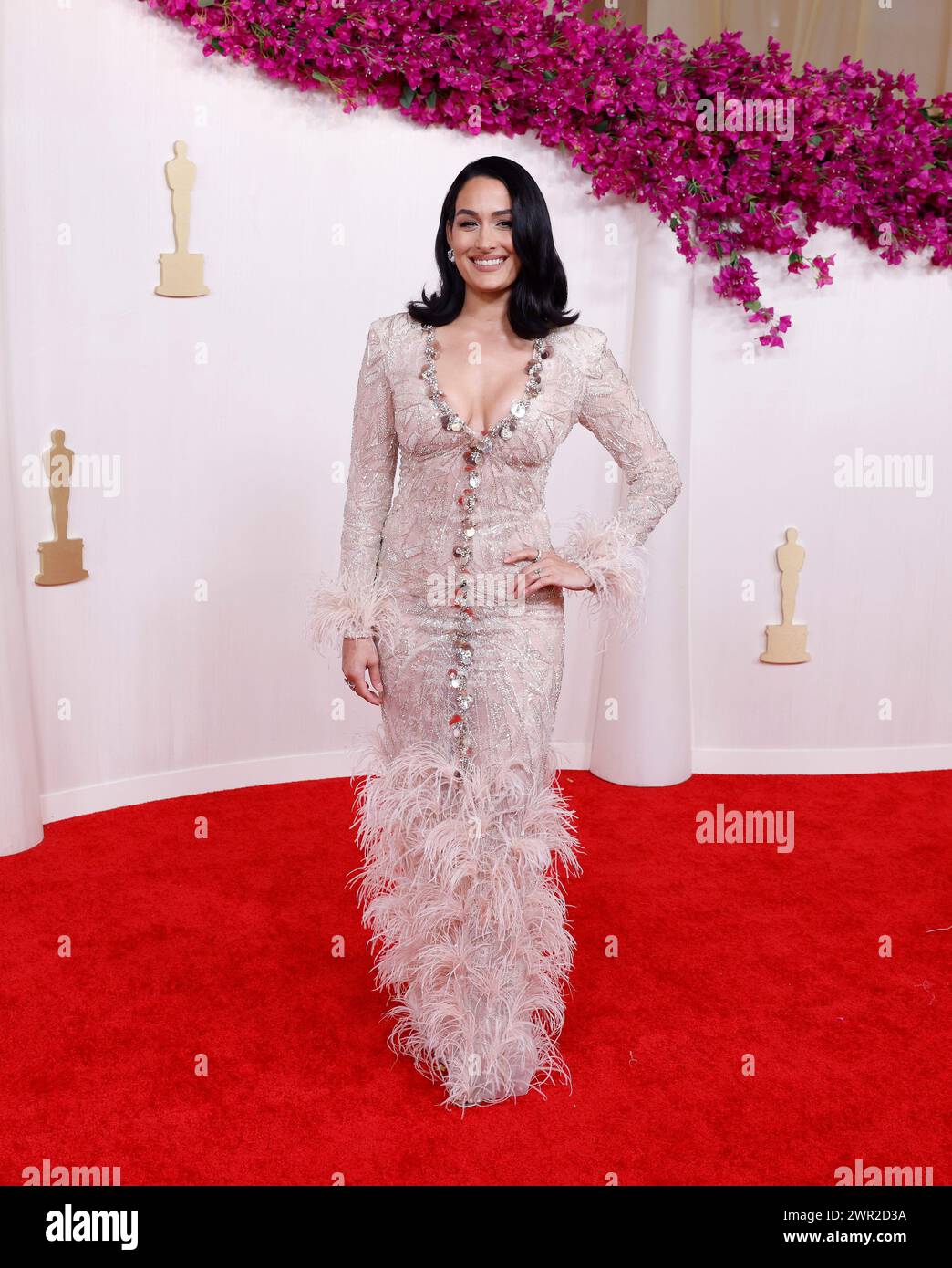 Hollywood, États-Unis. 10 mars 2024. Nikki Garcia arrive sur le tapis rouge à la 96e cérémonie annuelle des Academy Awards à Los Angeles, Californie, le dimanche 10 mars 2024. Depuis 1929, les Oscars ont reconnu l'excellence dans les réalisations cinématographiques. Photo de John Angelillo/UPI crédit : UPI/Alamy Live News Banque D'Images