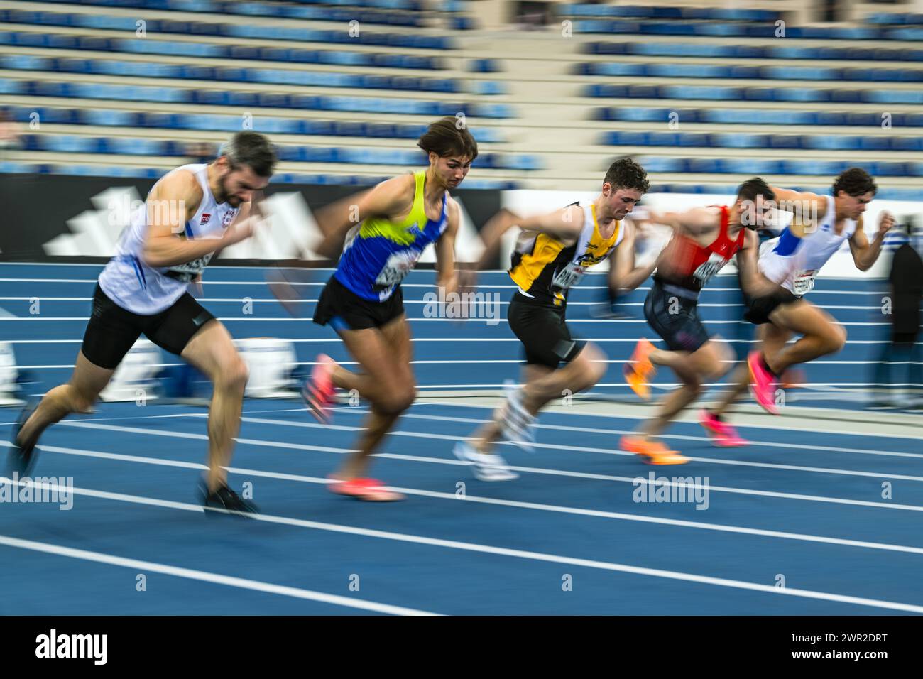 Miramas, France. 17 février 2024. Athlètes vus au départ de l'heptathlon du 60 m aux championnats de France d'athlétisme en salle au stade Métropole. Les championnats de France d’athlétisme en salle se tiendront les 17 et 18 février 2024 et réuniront les athlètes français dans une compétition qui pourra les aider à atteindre la qualification olympique mondiale. (Photo de Laurent Coust/SOPA images/SIPA USA) crédit : SIPA USA/Alamy Live News Banque D'Images