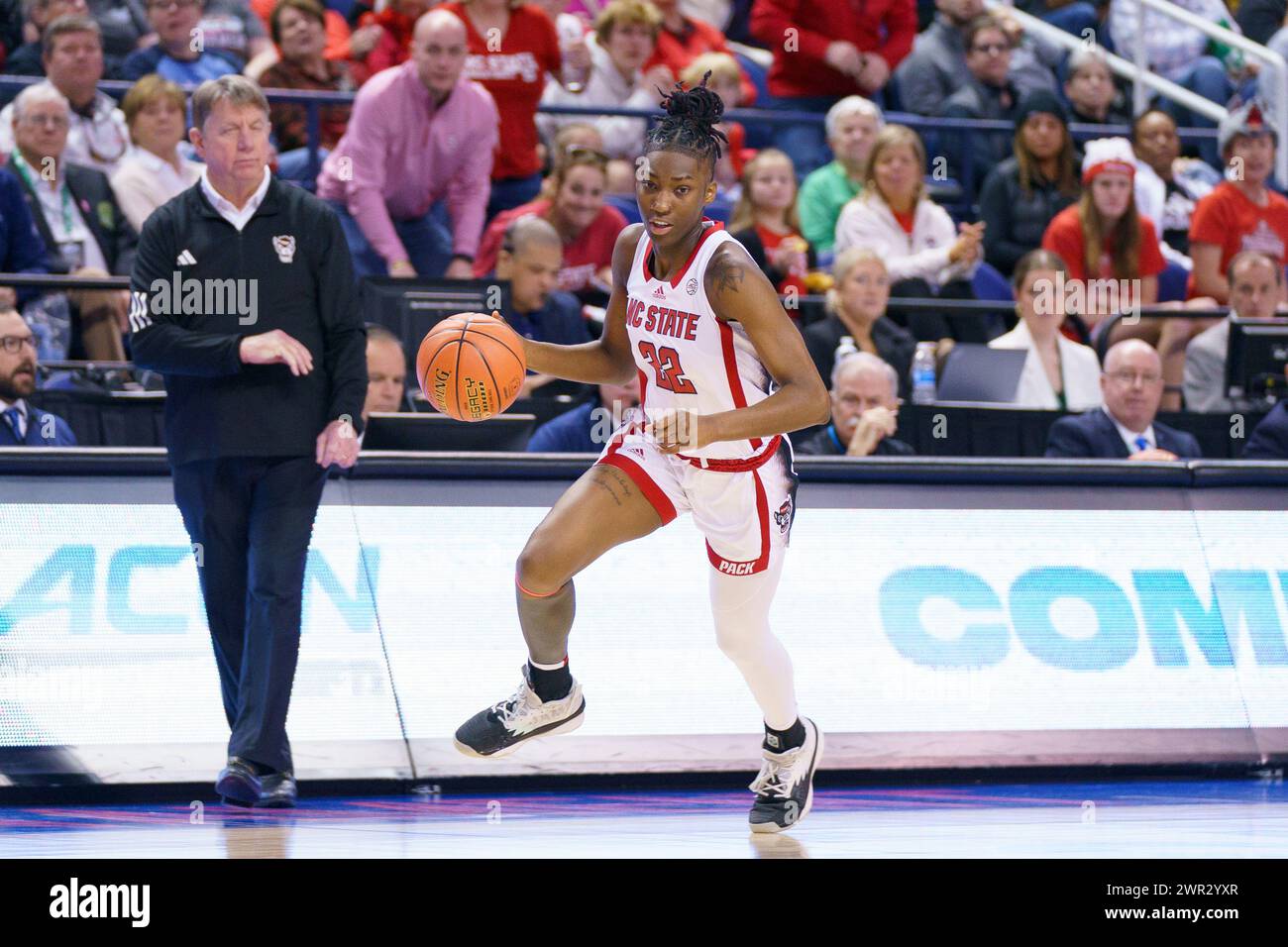 Greensboro, Caroline du Nord, États-Unis. 10 mars 2024. La garde de l'État de Caroline du Nord SANIYA RIVERS dribble le long du terrain lors du championnat de basket-ball féminin 2024 de l'ACC. (Crédit image : © Josh Brown/ZUMA Press Wire) USAGE ÉDITORIAL SEULEMENT! Non destiné à UN USAGE commercial ! Banque D'Images