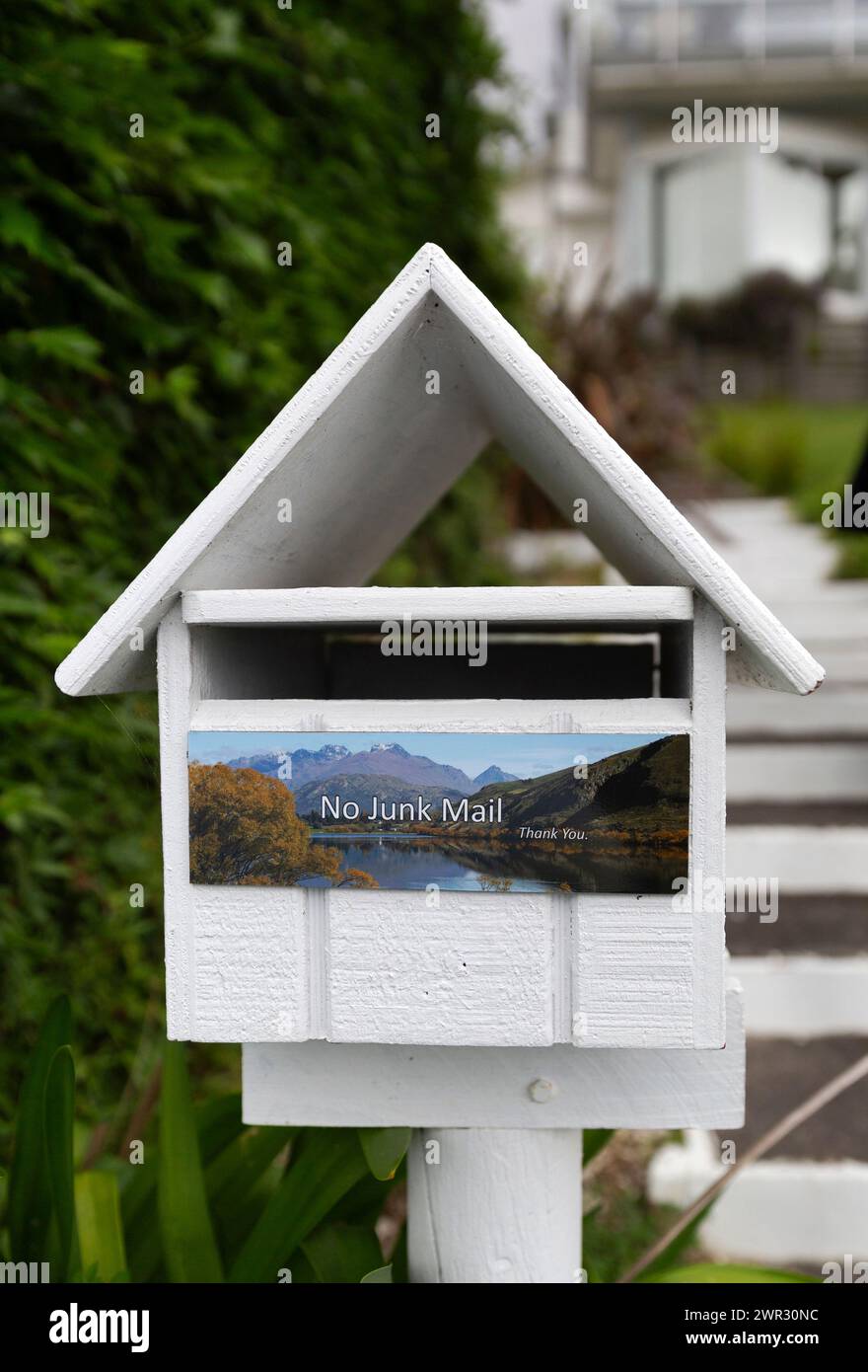 Aotearoa / Nouvelle-Zélande boîte aux lettres de trottoir avec les instructions postales de désinscription pour No Junk mail Banque D'Images