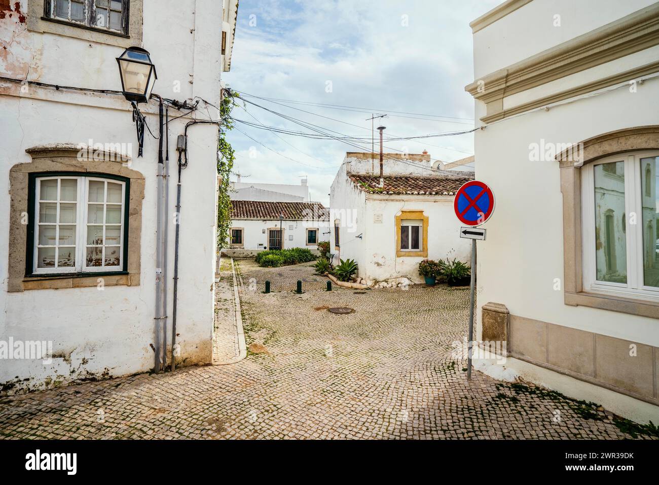 Quartier résidentiel à l'architecture traditionnelle portugaise à Sao bras de Alportel, Algarve, Portugal Banque D'Images