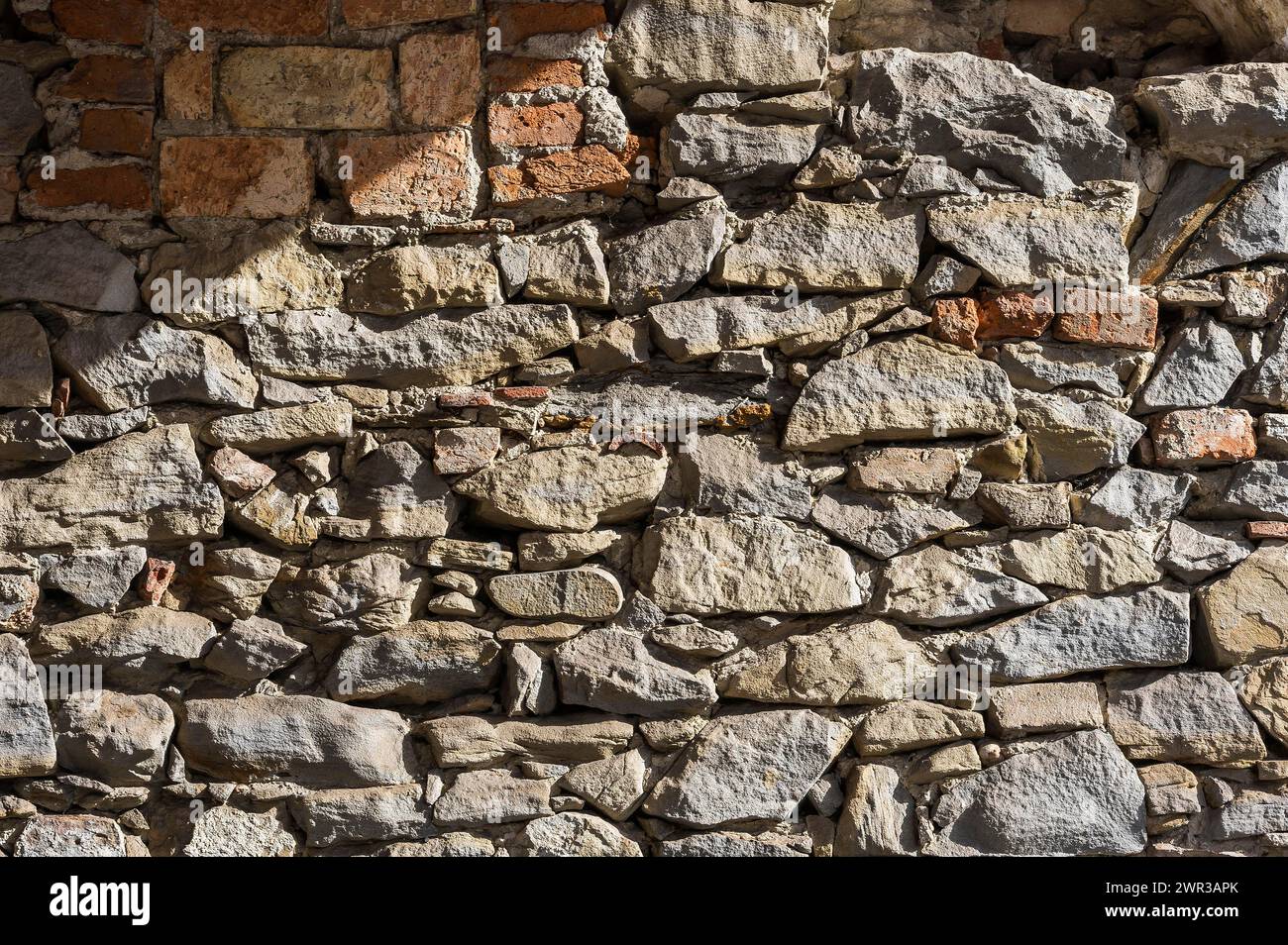 Vieux mur en pierre naturelle avec briques, Kempten, Allgaeu, Bavière, Allemagne Banque D'Images