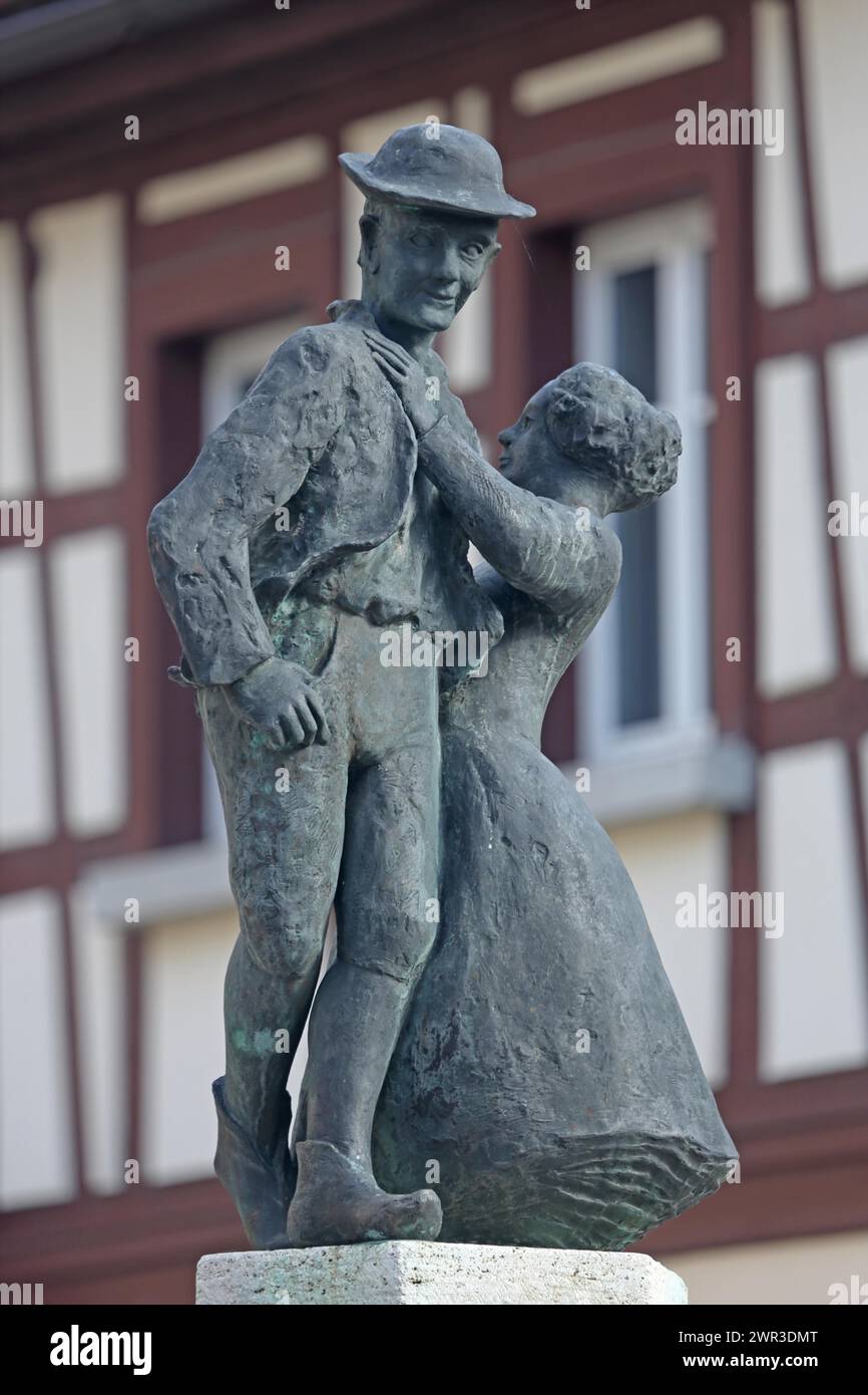 Sculpture danse couple, bronze, deux, couple, danse, geste, étreinte, Kornmarkt, Bad Windsheim, moyenne Franconie, Franconie, Bavière, Allemagne Banque D'Images