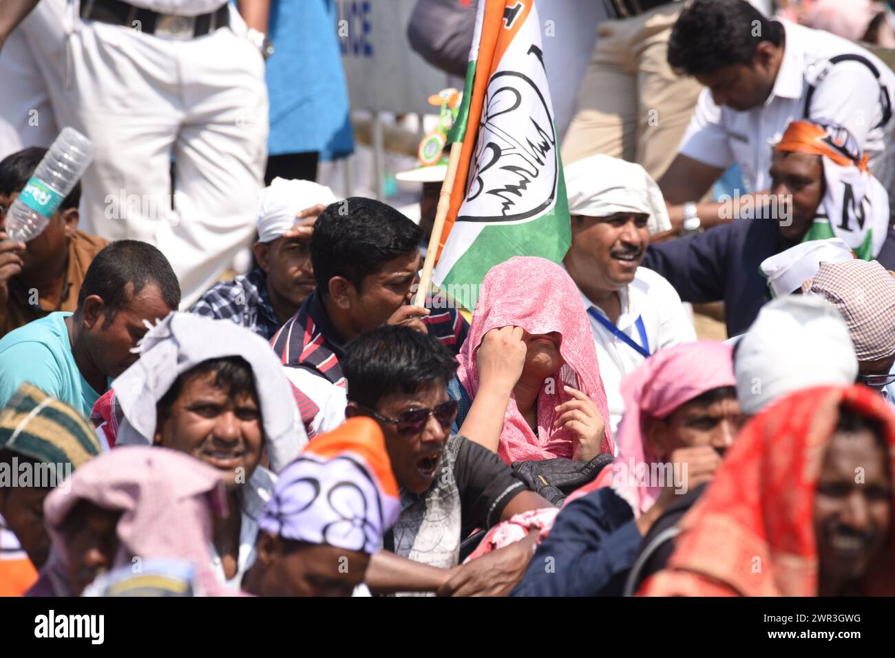 Kolkata, Inde. 10 mars 2024. Des partisans du parti Trinamool Congress assistent à un rassemblement électoral à Kolkata, en Inde, dimanche 10 mars 2024 (photo de Dipa Chakraborty/Pacific Press) crédit : Pacific Press Media production Corp./Alamy Live News Banque D'Images