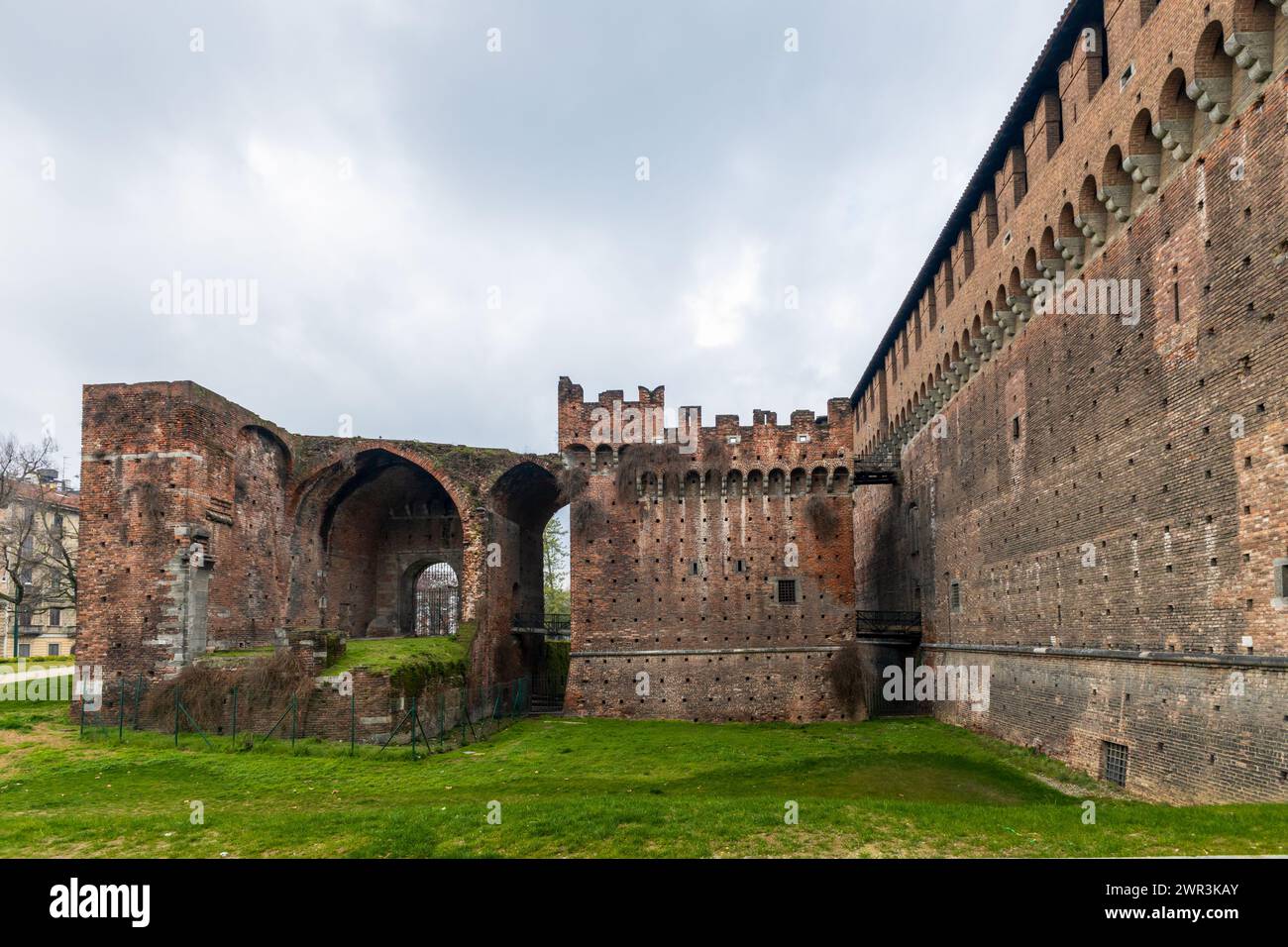 Castello Sforzesco ou Château Sforza à Milan, Italie. Immense forteresse médiévale-Renaissance avec musées historiques et collections d'art. Banque D'Images