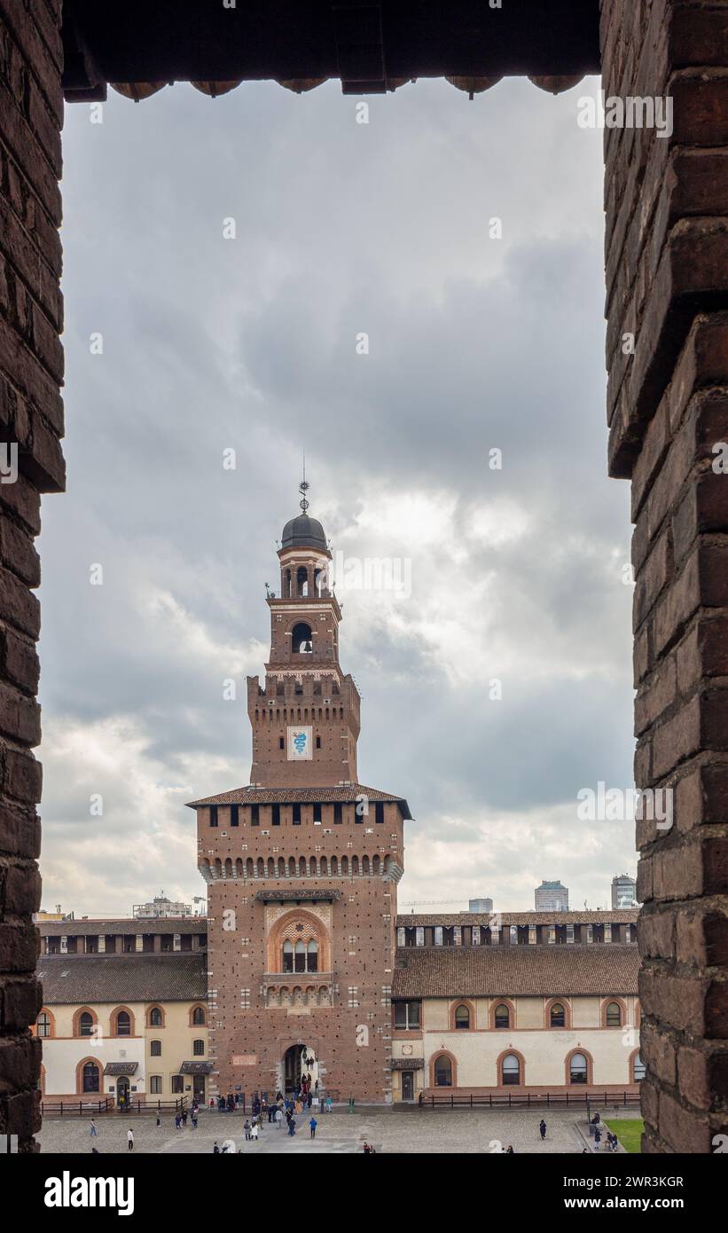 Castello Sforzesco ou Château Sforza à Milan, Italie. Immense forteresse médiévale-Renaissance avec musées historiques et collections d'art. Banque D'Images