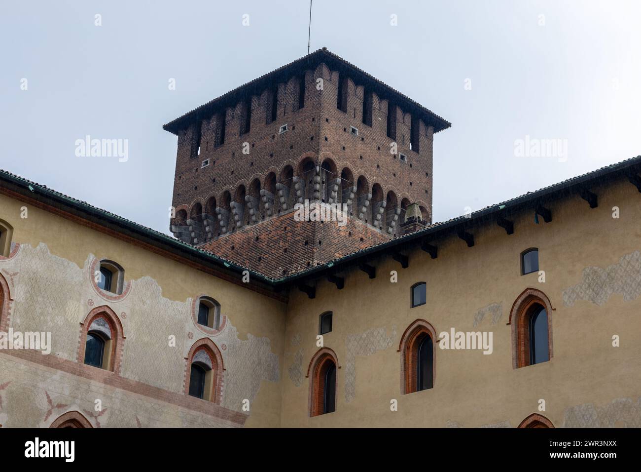 Castello Sforzesco ou Château Sforza à Milan, Italie. Immense forteresse médiévale-Renaissance avec musées historiques et collections d'art. Banque D'Images