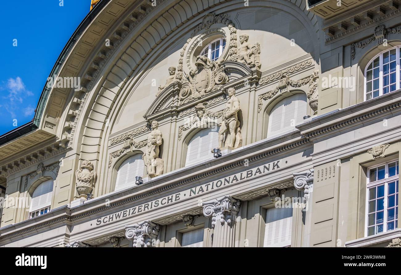 Detail am Gebäude der Schweizerischen Nationalbank (SNB) beim Bundesplatz. (Berne, Schweiz, 03.08.2023) Banque D'Images