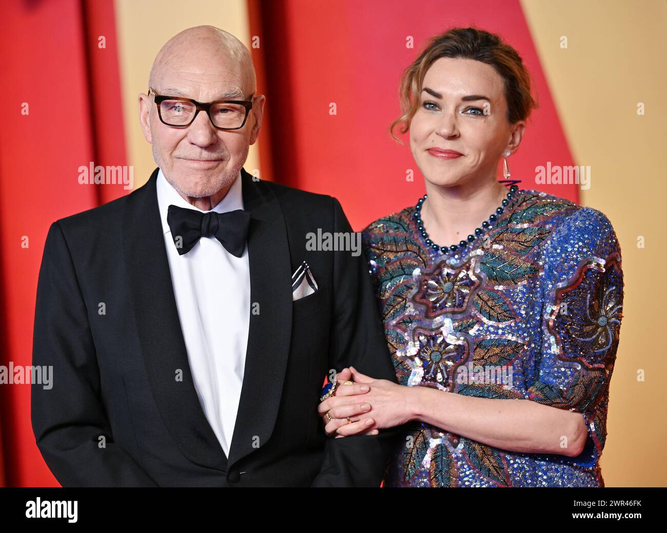 Hollywood, États-Unis. 10 mars 2024. Patrick Stewart et Sunny Ozell arrivent sur le tapis rouge à la Vanity Fair Oscar Party 2024 au Wallis Annenberg Center for the Performing Arts le dimanche 10 mars 2024 à Beverly Hills, Californie. Photo de Christine Chew/UPI crédit : UPI/Alamy Live News Banque D'Images