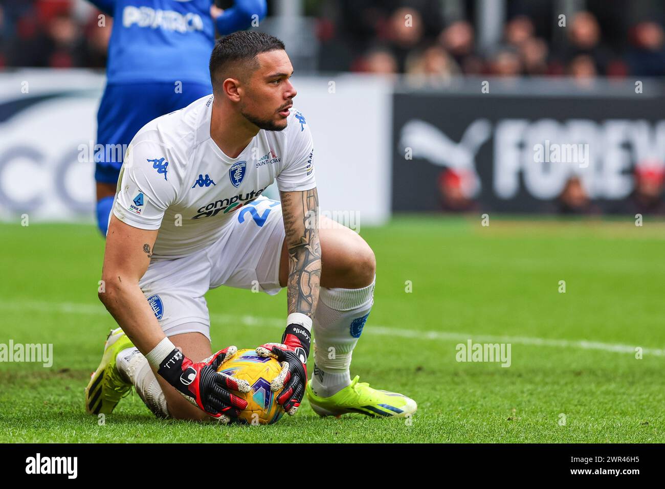 Milan, Italie. 10 mars 2024. Elia Caprile de l'Empoli FC vu en action lors du match de football de Serie A 2023/24 entre l'AC Milan et l'Empoli FC au stade San Siro. NOTE FINALE : Milan 1 | 0 Empoli crédit : SOPA images Limited/Alamy Live News Banque D'Images