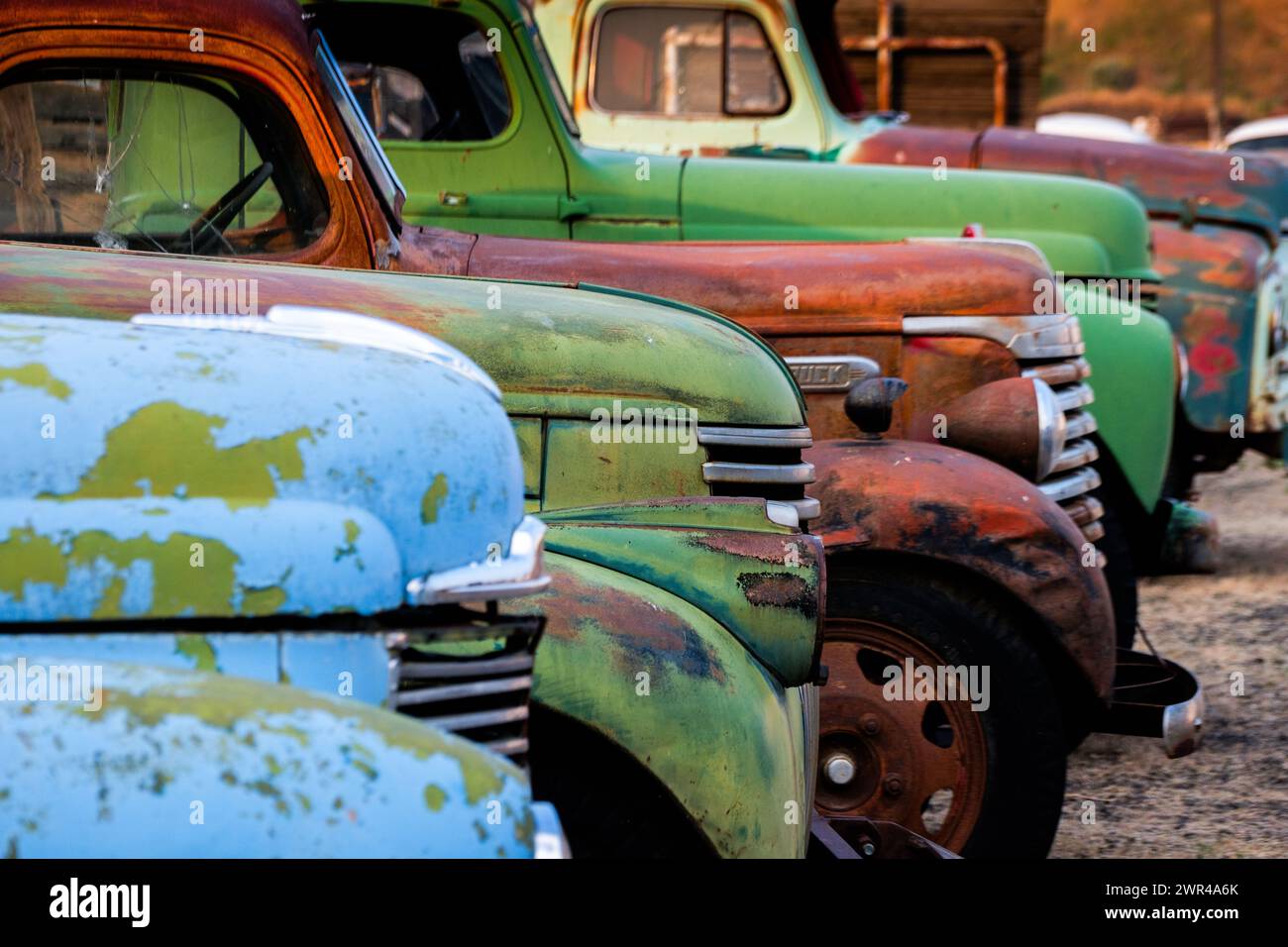 Vieux camions rangés à Sprague, Washington, États-Unis, dans l'est de l'État de Washington dans le Pacifique Nord-Ouest. Banque D'Images