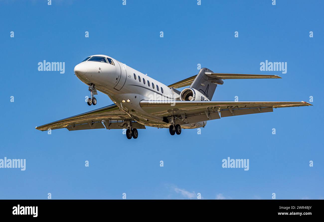 Ein Hawker 4000 eines privaten Besitzers befindet sich im Landeanflug auf den Flughafen Zürich. Enregistrement se-RAJ. (Zürich, Schweiz, 03.07.2023) Banque D'Images