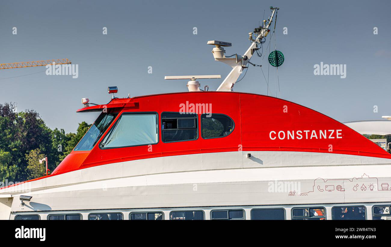 Der Katamaran Constanz fährt vom Bodensee her kommend in den Konstanzer Hafen ein. (Konstanz, Deutschland, 27.05.2023) Banque D'Images