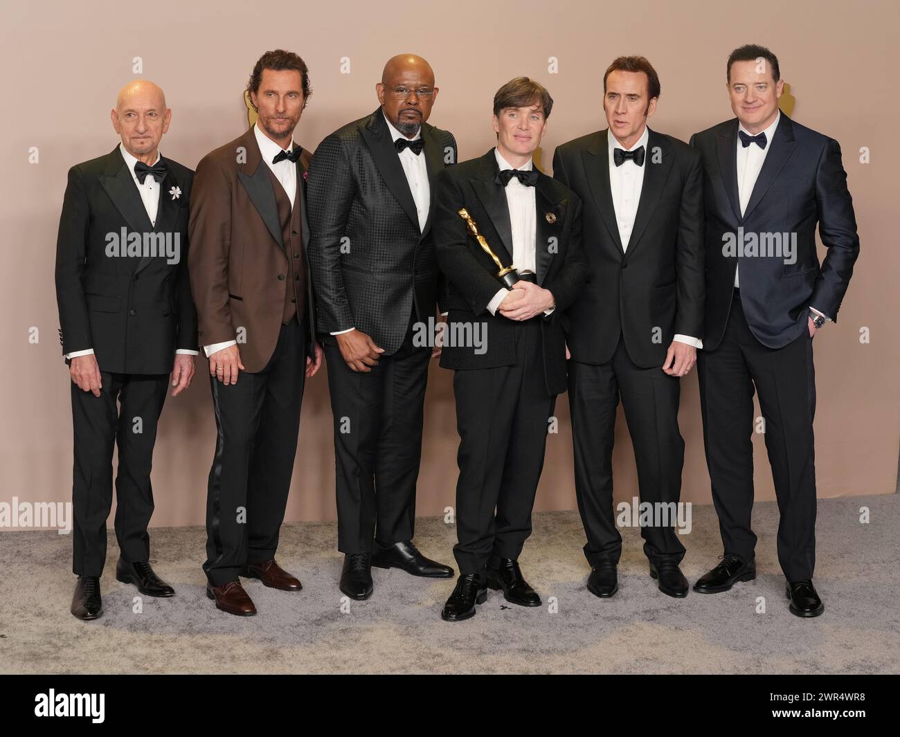 Los Angeles, États-Unis. 10 mars 2024. (G-d) Sir Ben Kingsley, Matthew McConaughey, Cillian Murphy, lauréat du prix du meilleur acteur dans un rôle principal pour « Oppenheimer », Forest Whitaker, Nicolas cage et Brendan Fraser posent dans la salle de presse lors de la 96e cérémonie des Oscars organisée par l’Academy of Motion Picture Arts and Sciences au Dolby Theatre de Los Angeles, CA, le dimanche 10 mars 2024. (Photo de Sthanlee B. Mirador/Sipa USA) crédit : Sipa USA/Alamy Live News Banque D'Images Los Angeles, États-Unis. 10 mars 2024. (G-d) Sir Ben Kingsley, Matthew McConaughey, Cillian Murphy, lauréat du prix du meilleur acteur dans un rôle principal pour « Oppenheimer », Forest Whitaker, Nicolas cage et Brendan Fraser posent dans la salle de presse lors de la 96e cérémonie des Oscars organisée par l’Academy of Motion Picture Arts and Sciences au Dolby Theatre de Los Angeles, CA, le dimanche 10 mars 2024. (Photo de Sthanlee B. Mirador/Sipa USA) crédit : Sipa USA/Alamy Live News Banque D'Images