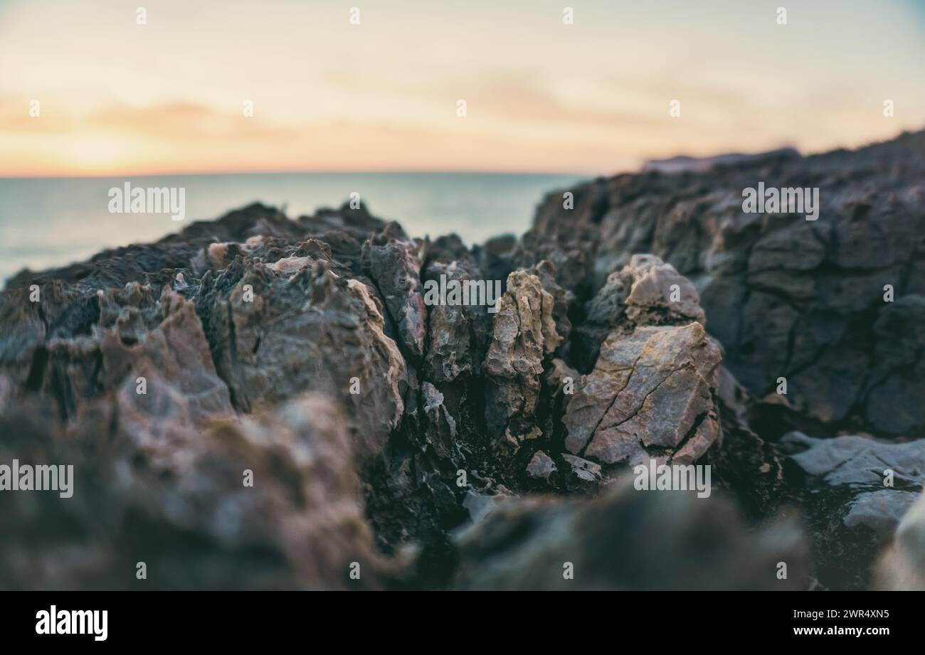 Solitaire Sentinelle : Rock Against the Sky Banque D'Images