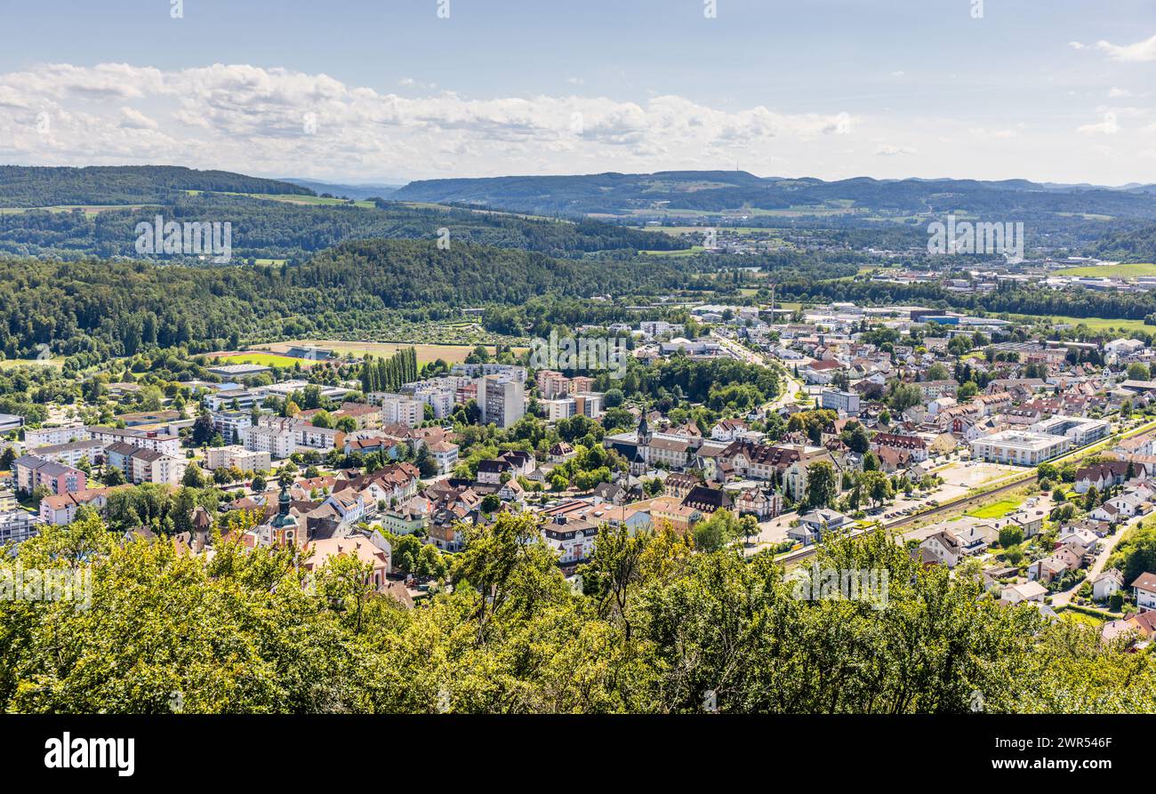 Blick auf den Ortsteil Tiengen der Stadt Walshut-Tiengen in Süddeutschland an der Grenze zur Schweiz. (Waldshut-Tiengen, Allemagne, 30.07.2023) Banque D'Images